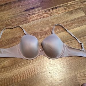Victoria’s Secret gently used bra 36D lightly lined body by Victoria